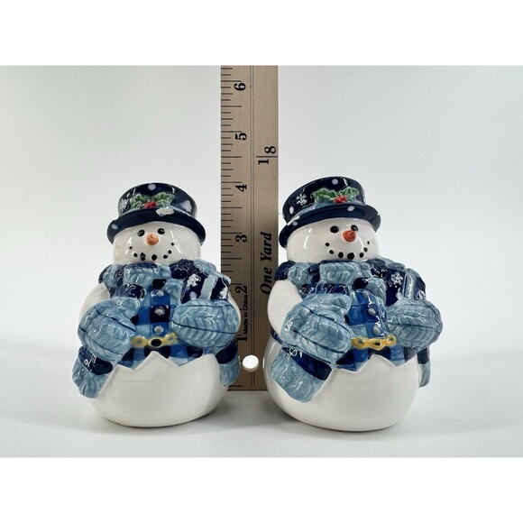 Ceramic Hugging Snowmen Salt & Pepper Shakers Blue White Winter Set - Picture 10 of 12